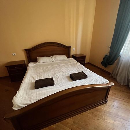 Central House Лвив Екстериор снимка
