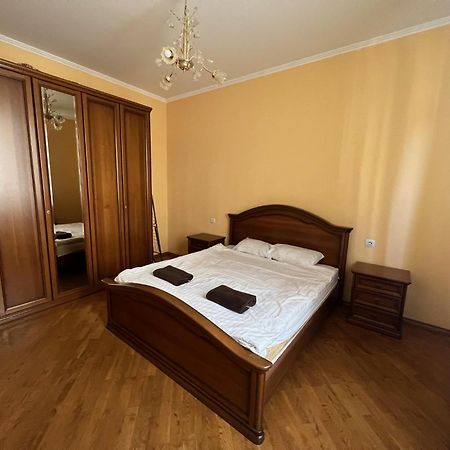 Central House Лвив Екстериор снимка