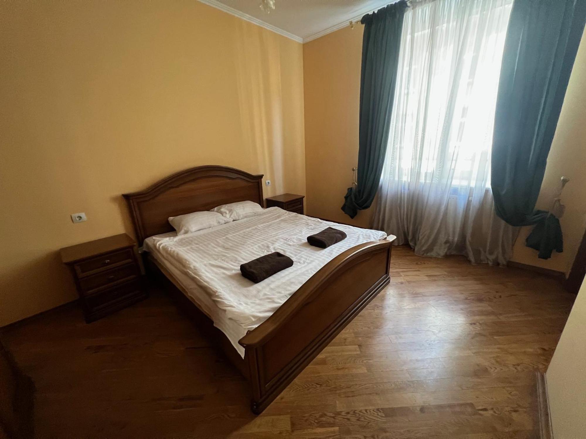 Central House Лвив Екстериор снимка